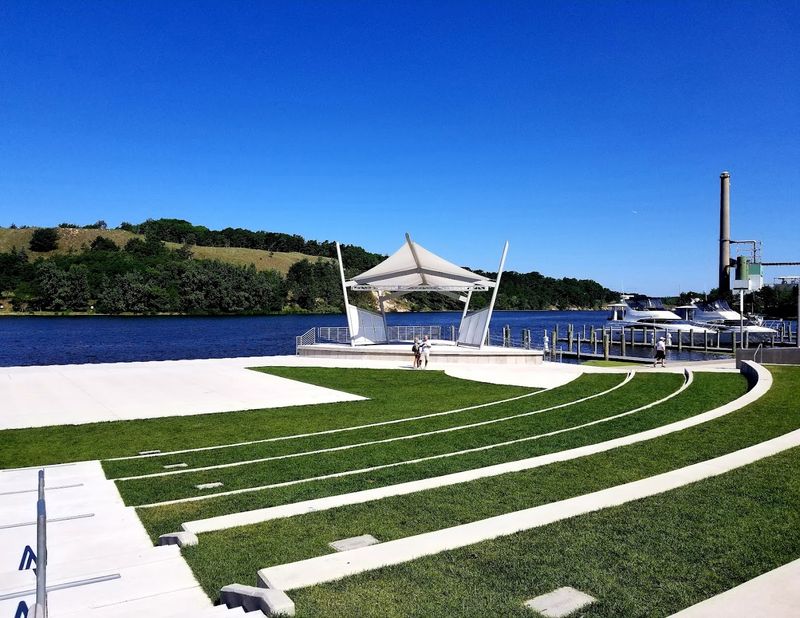 The Waterfront Address and Setting