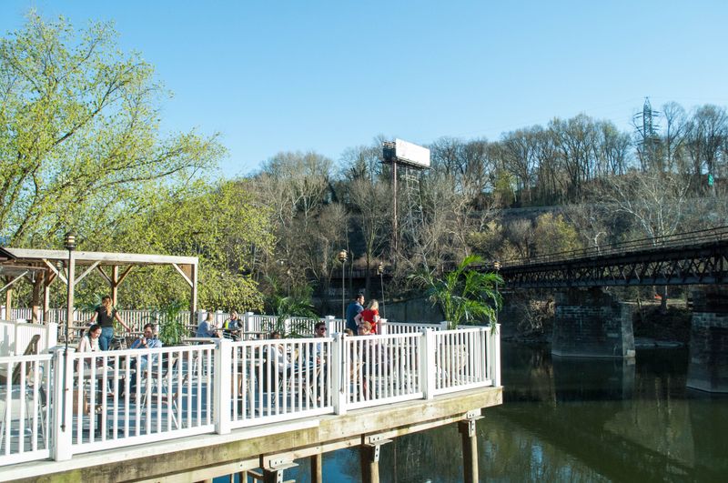 Waterfront Dining and River Views: Tables With a Current