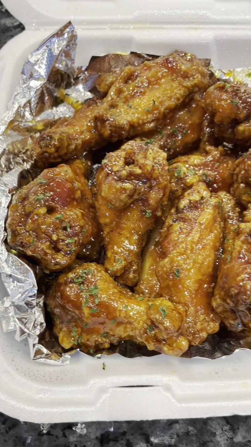 B&L Wings: Takeout Perfection, Zero Frills