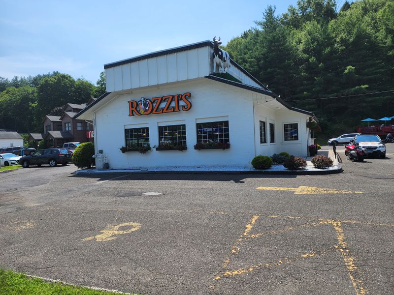 Convenient Location Right on Watertown Road