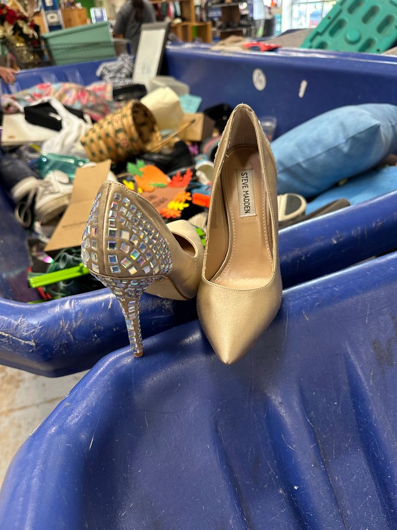 Goodwill Outlet - Bellmawr (The Bins): Dig, sort, repeat