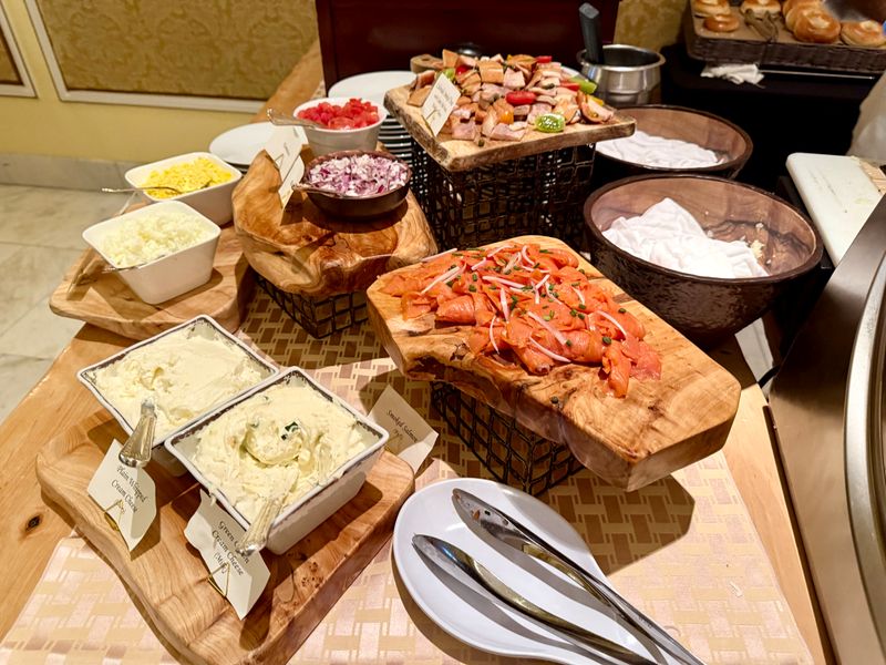 Omelet Theater, Front Row