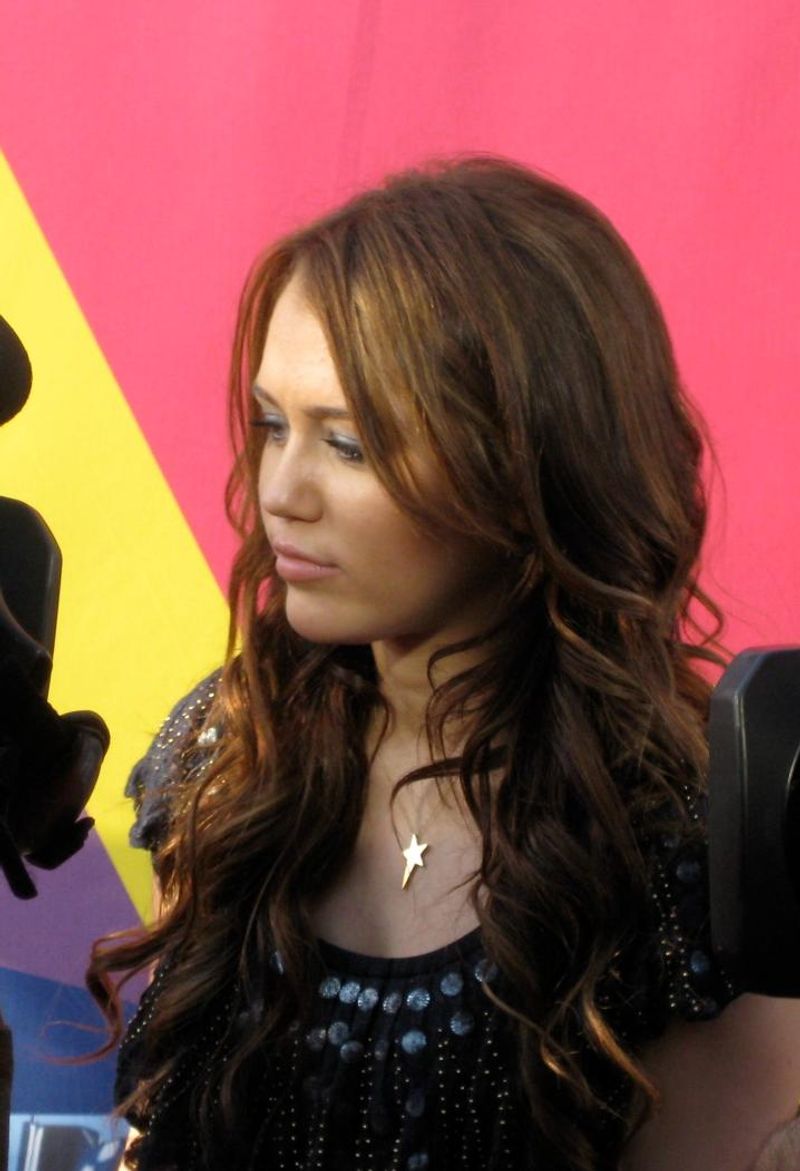 “Wrecking Ball” – Miley Cyrus (2013)