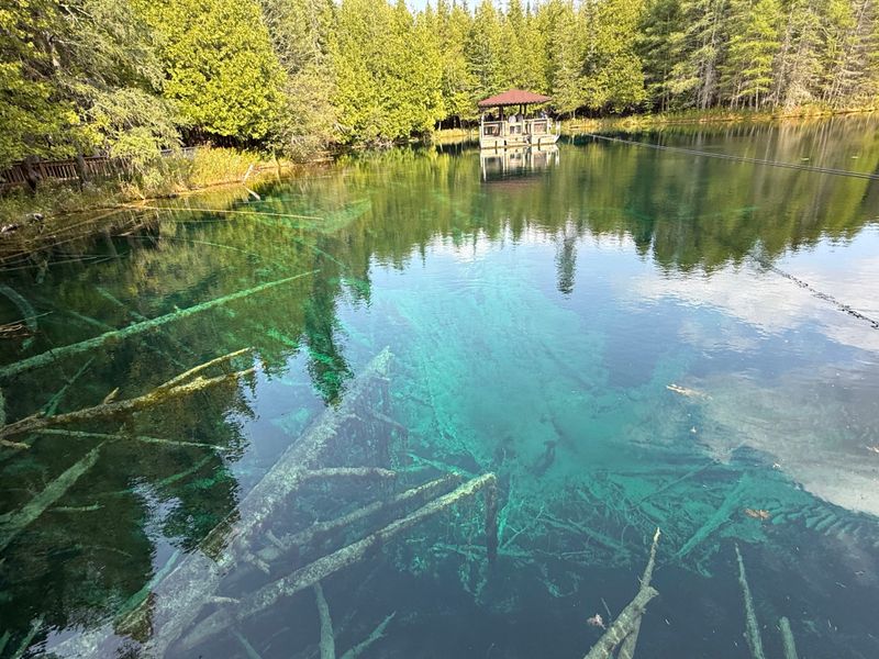 Kitch-iti-Kipi (The Big Spring)