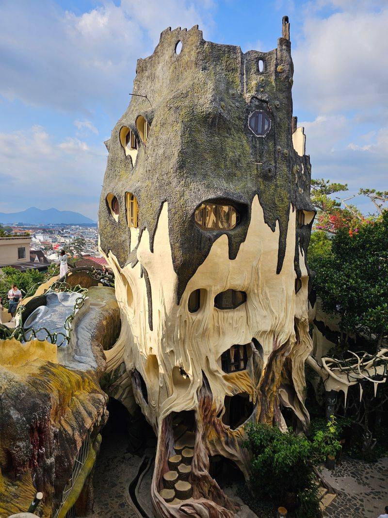 Hằng Nga Guesthouse (Crazy House) (Đà Lạt, Vietnam)