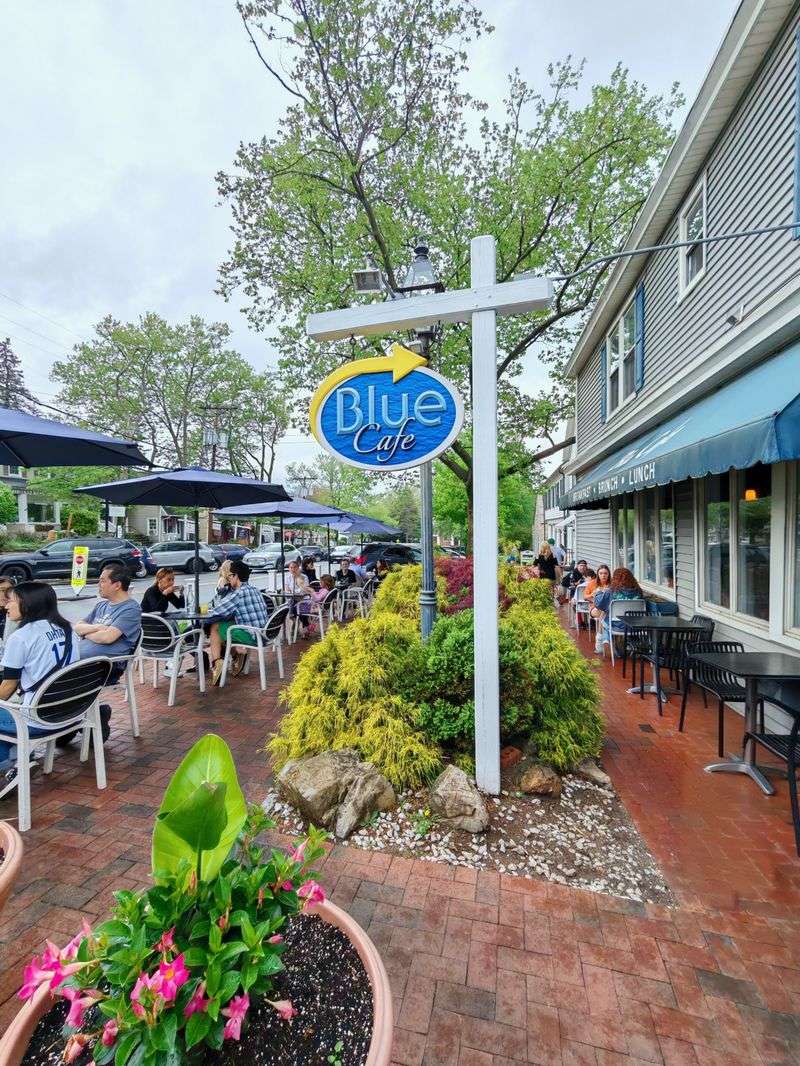 Know this before you show up: no reservations