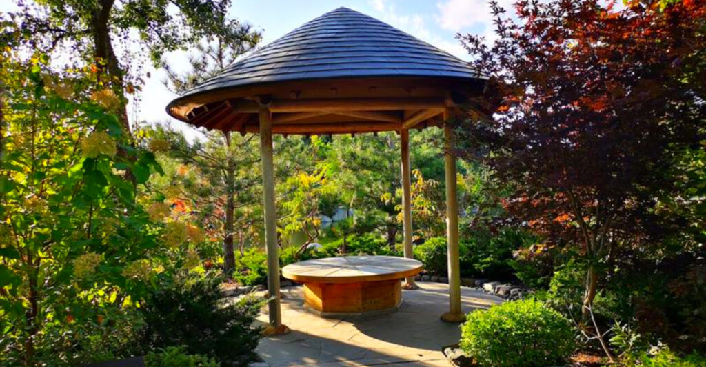 In the Heart of the City, This 100-Acre Garden Feels Like a Peaceful Escape