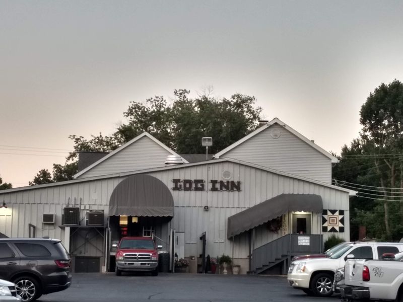 The Log Inn – Warrenton, IN