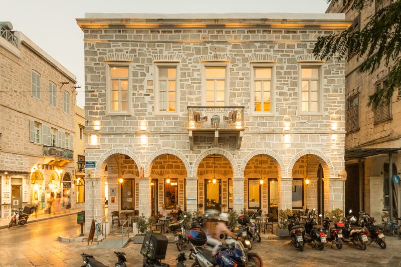 Syros — Elegant Low-Key Culture