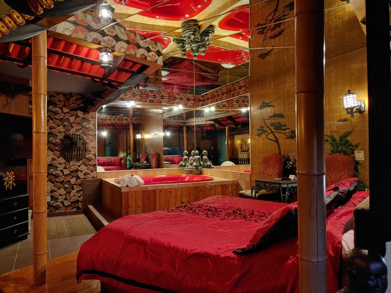 Pagoda Keeps It Themed, Simple, and Soak-Ready