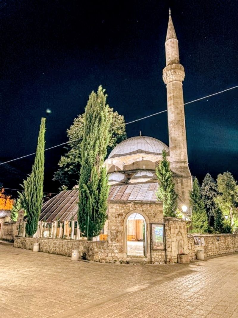 Karađoz-beg Mosque: History Without the Crowds