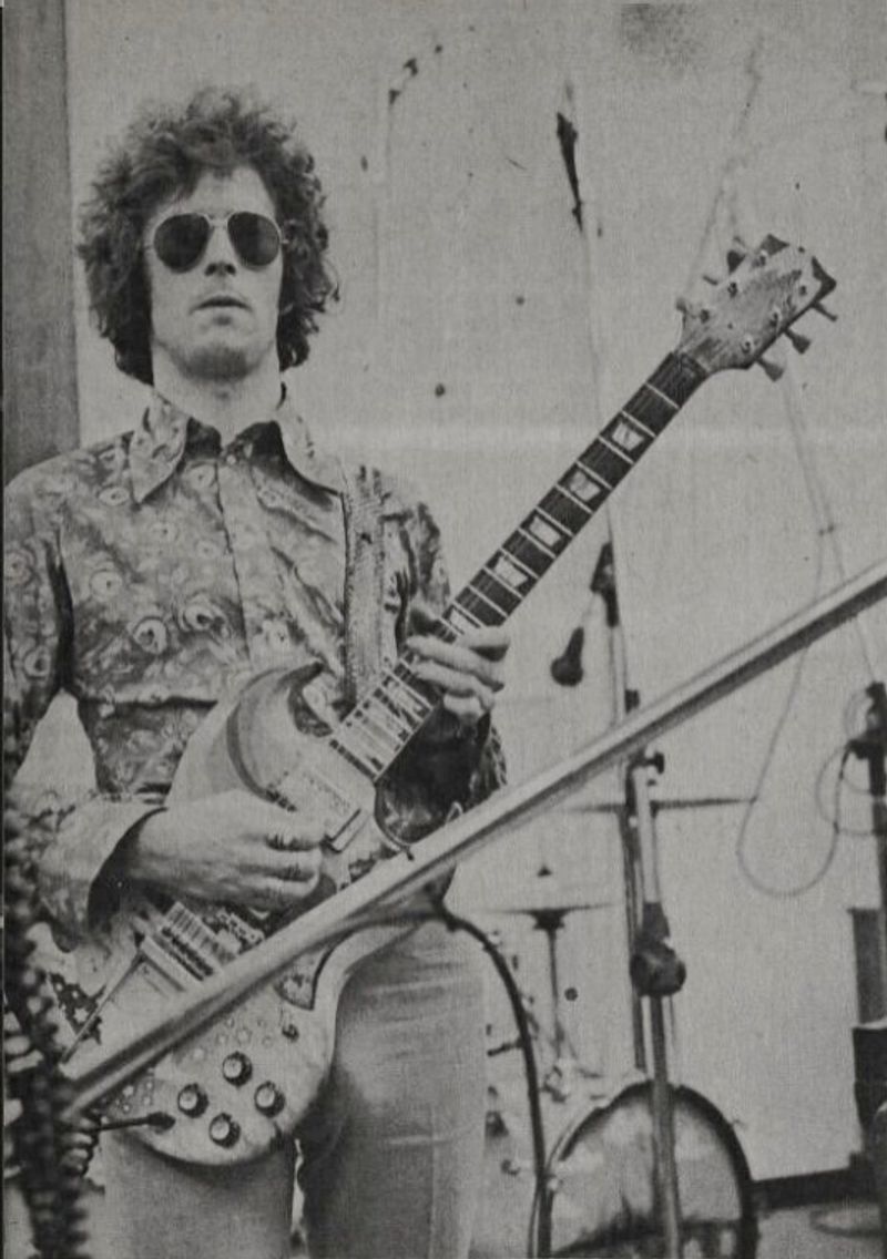 While My Guitar Gently Weeps - The Beatles (Eric Clapton)