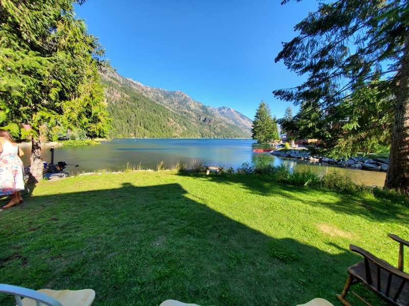 From Fruit Stands to Farmers Markets: Local Food Traditions