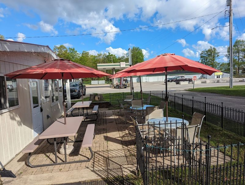 Atmosphere: Cozy, Neighborly, Uncomplicated