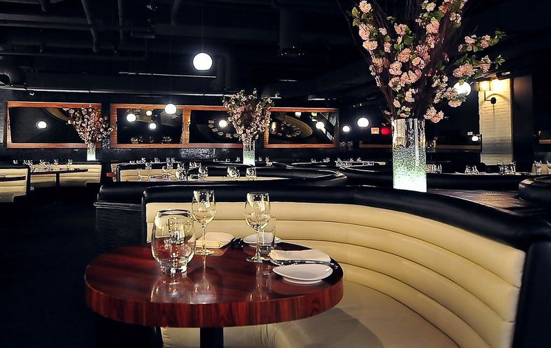 Hours, Reservations, and Peak Times