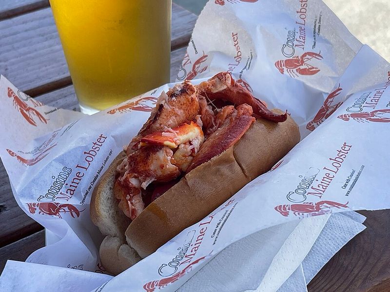 Maine – Lobster Roll (Chilled with Mayo)