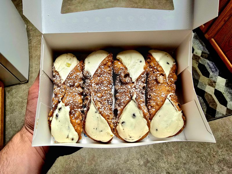 Termini Brothers Bakery - Iconic Cannoli (Philadelphia)