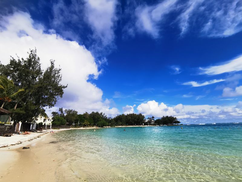 Mauritius: Blue bays and easy days