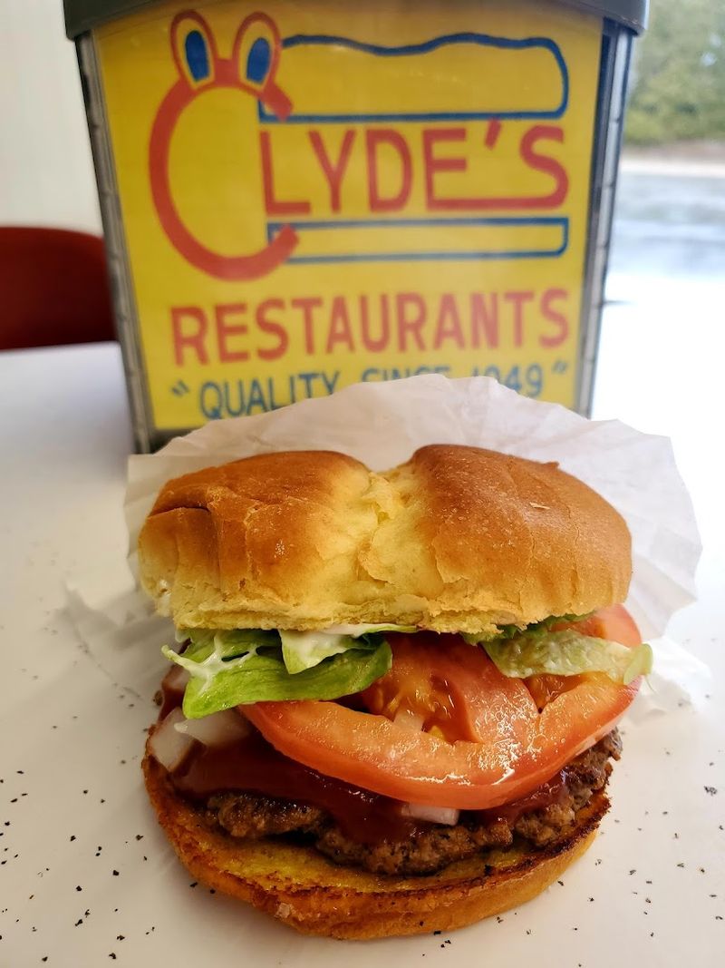 Michigan – Clyde’s Drive-In (St. Ignace)