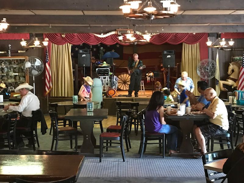 Eating at the Golden Nugget Saloon