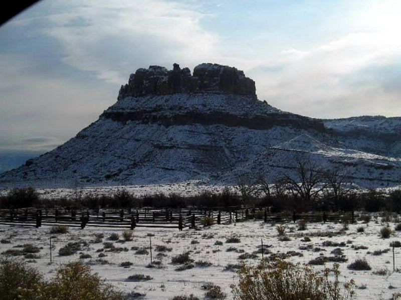 A river that fossils an old landscape