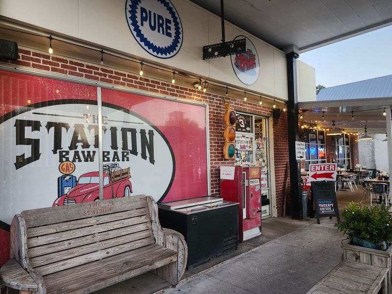 The Station Raw Bar & Liquor Store (Apalachicola, Florida)