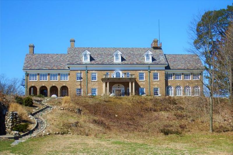 Why This Place Channels A Great Gatsby Mood