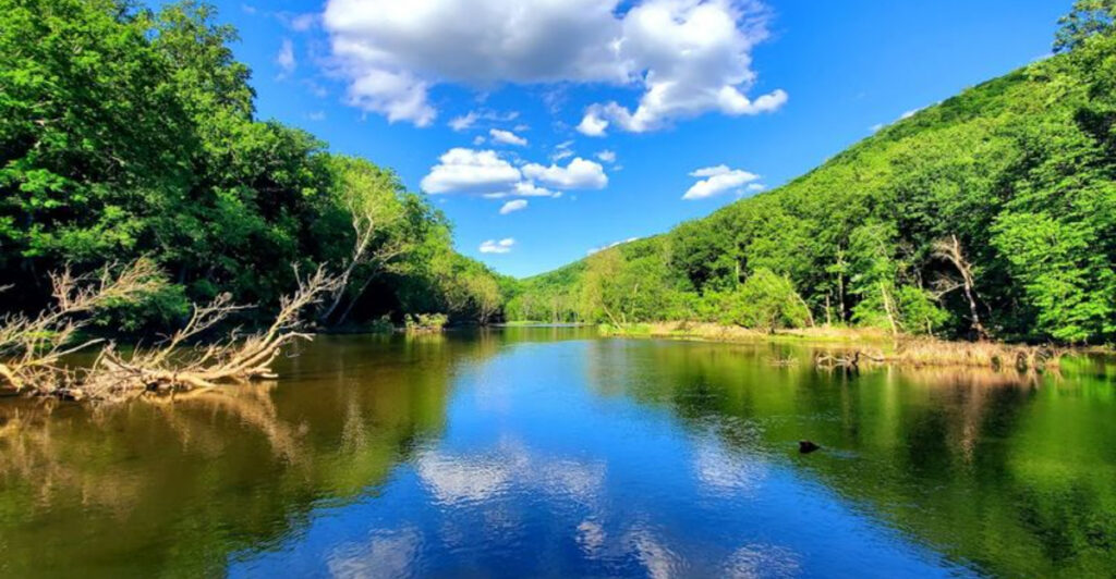 New Jersey’s Quiet Corner Hides a River Gorge That Doesn’t Feel Real