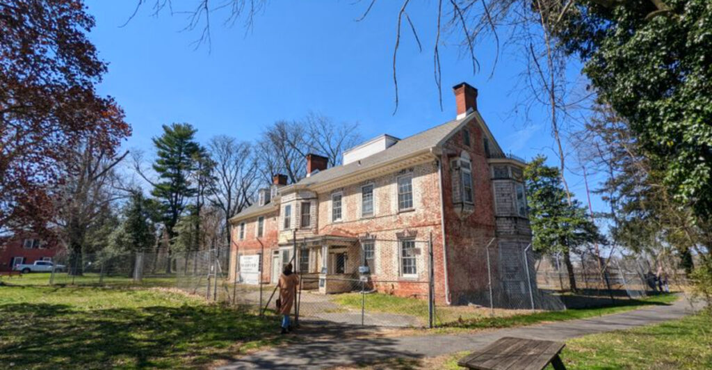 New Jersey’s Revolutionary War Mansion Has a Haunting Reputation and Locals Swear It’s Real