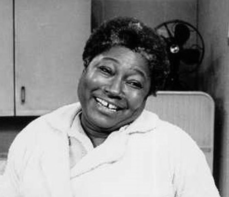 Esther Rolle: The Mother Who Refused to Play the Fool