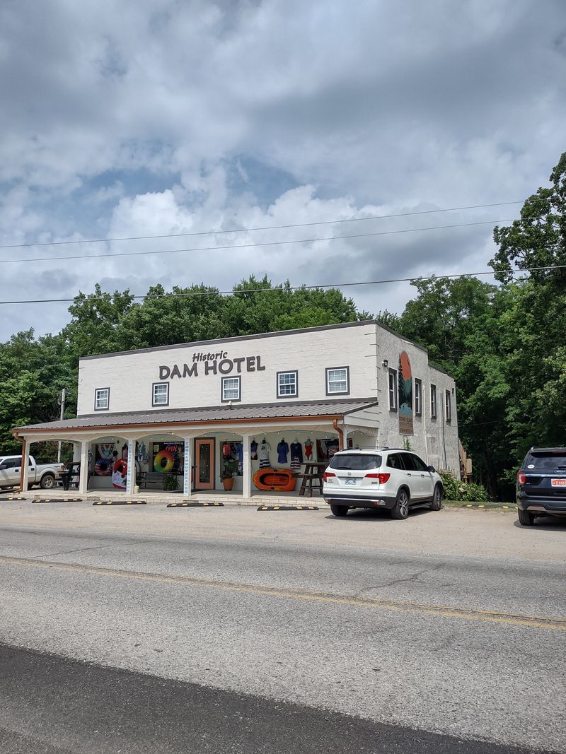 Neighbors Who Actually Know Each Other