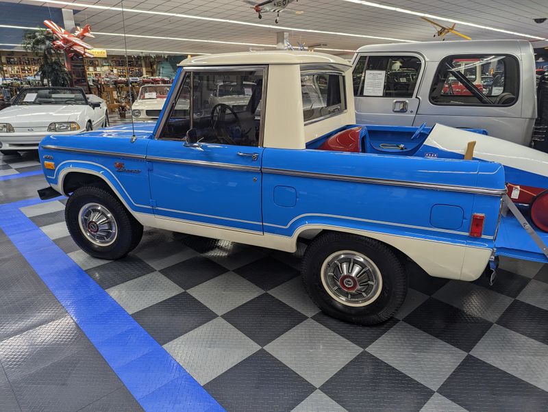 Sports Memorabilia And Americana