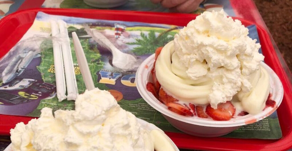 People Drive For Miles Just To Try The Strawberry Shortcake At This Florida Farm Market
