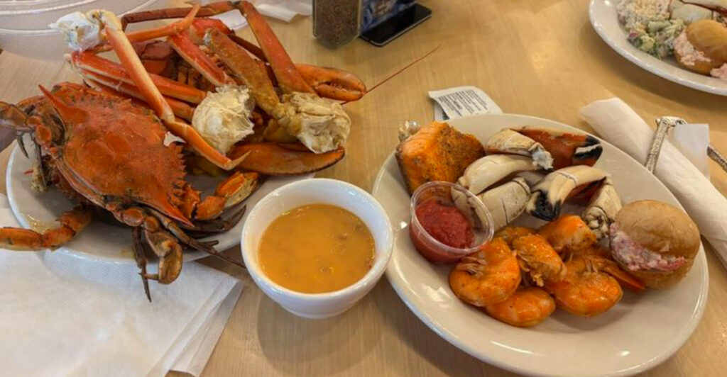 People Happily Drive For Miles To Eat At This Florida Buffet