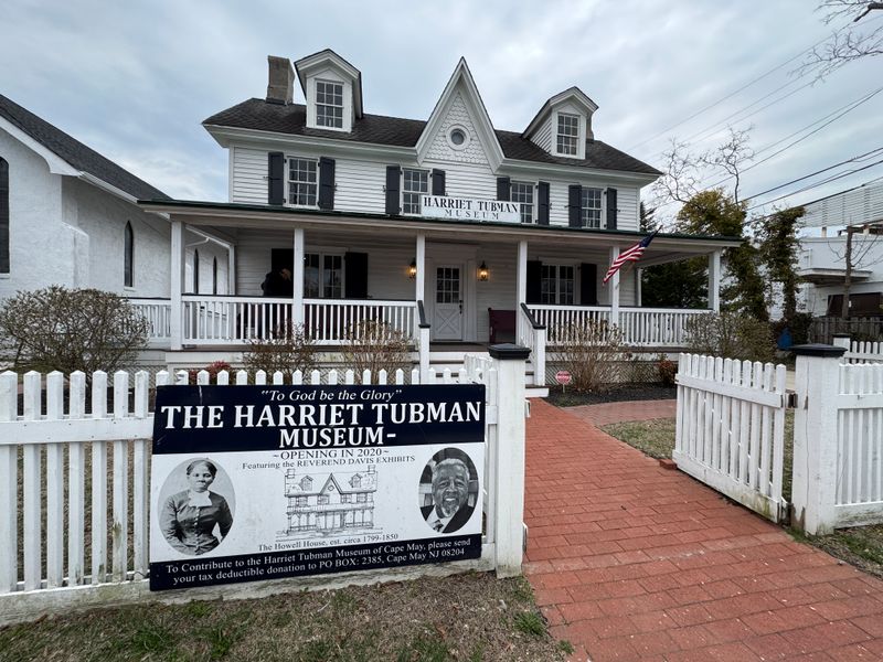 Connecting the visit to the neighborhood