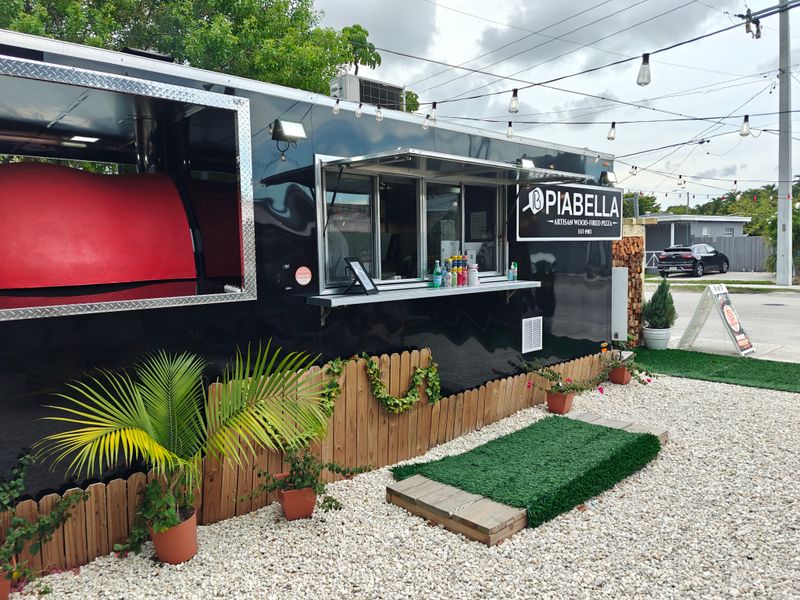 PIABELLA ARTISAN WOOD-FIRED PIZZA