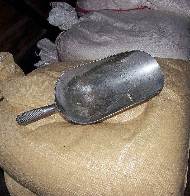 Handheld Flour Scoop