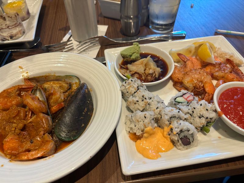 Seafood on Ice and Garlic Butter Steaming