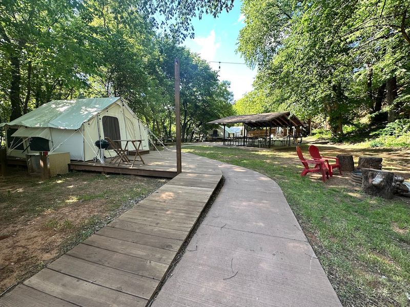 Camping Options: From Full Hookups to Glamping Tents