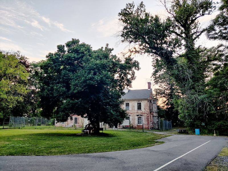 Riverside setting and seasons