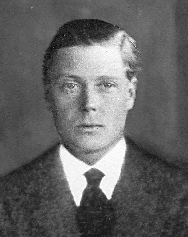 Edward VIII: Love over the crown