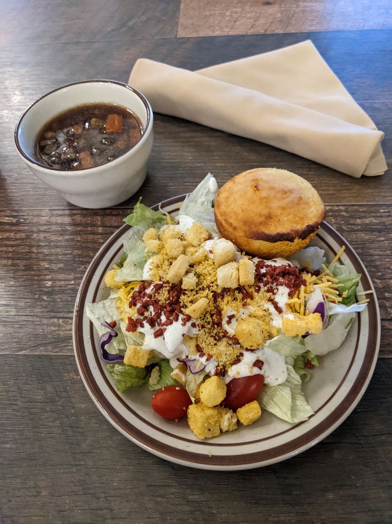 A Salad Bar That Feeds Families Without Breaking the Bank