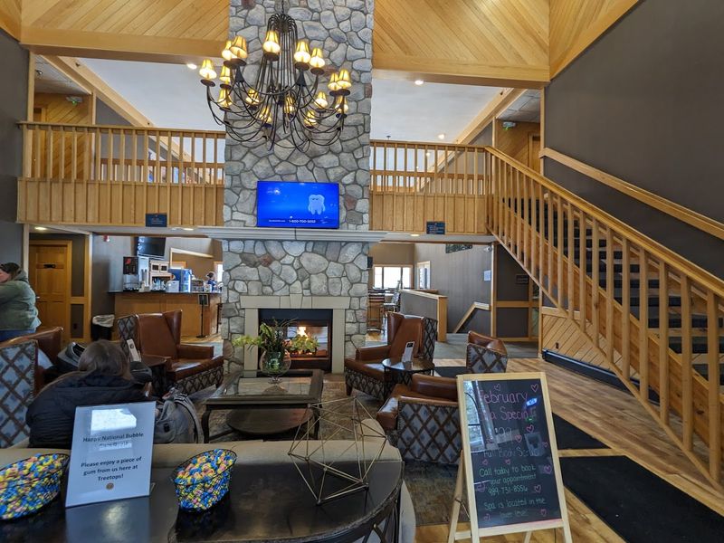 Dining at the Top of the Hill and Legends Grill