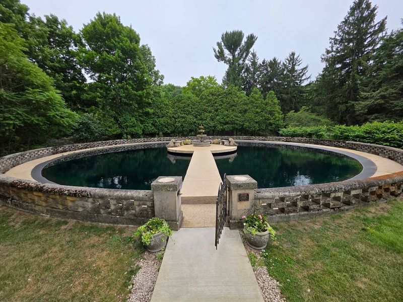 Gardens, Fountain, and Open-Air Moments