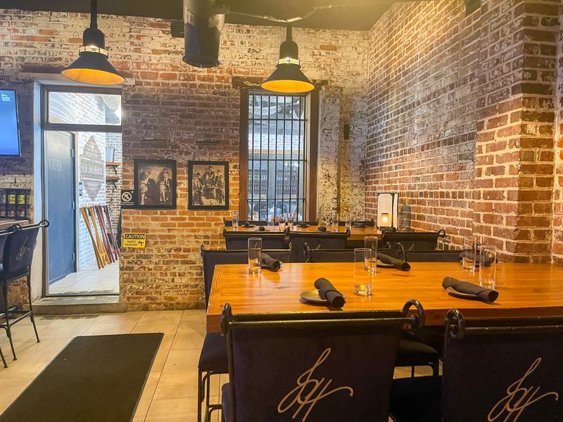 Dinner hours and reservation strategy