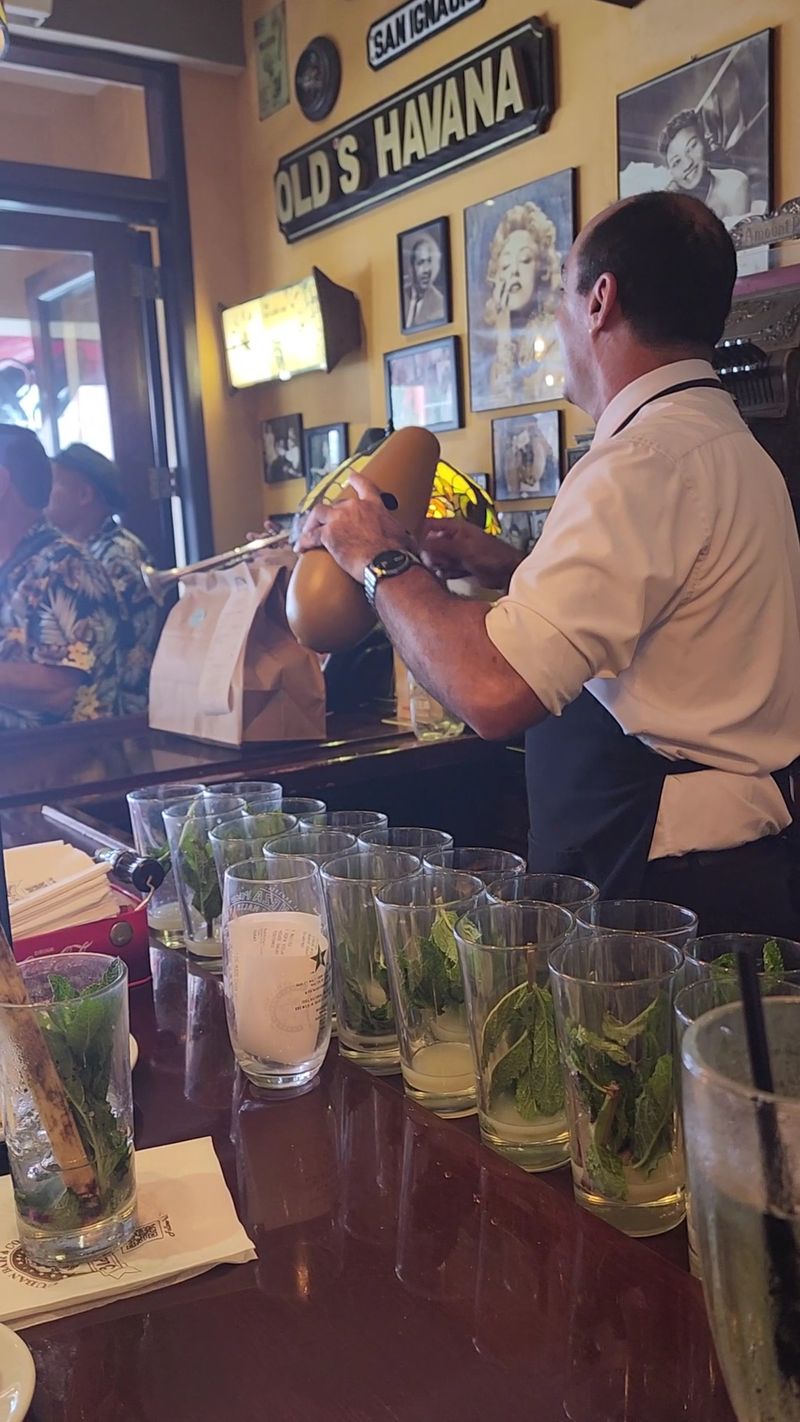 Old's Havana Cuban Bar & Cocina - Miami