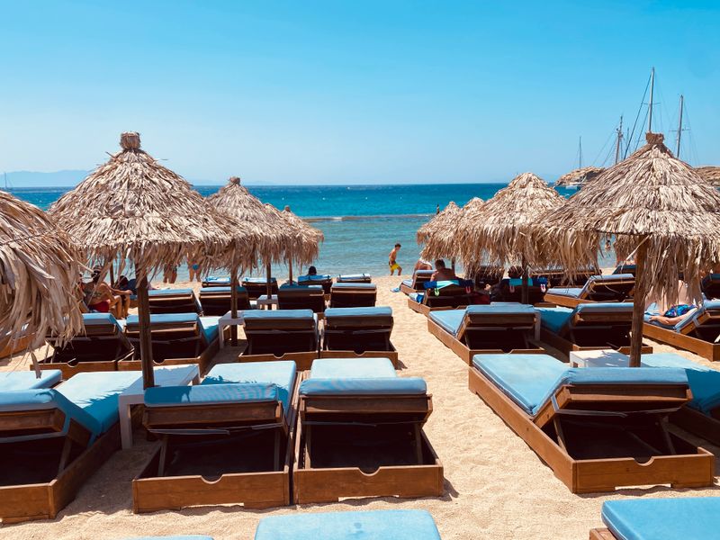 Mykonos — Glamour, Nightlife & High-End Beach Culture