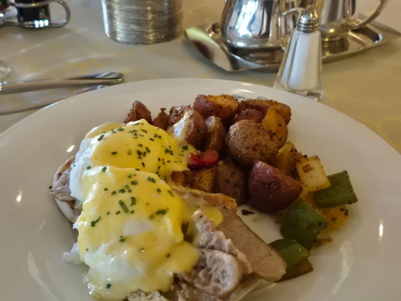 Green Chile Benedict, Local Wink