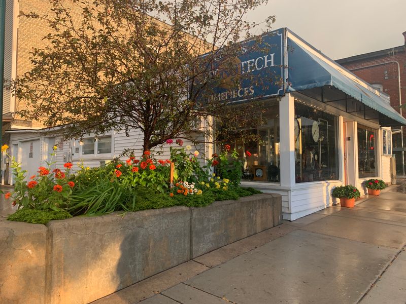 Food With A Lakeside Rhythm