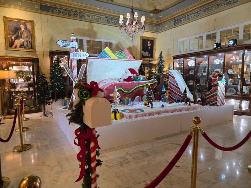 Dress Code Light, Mood High